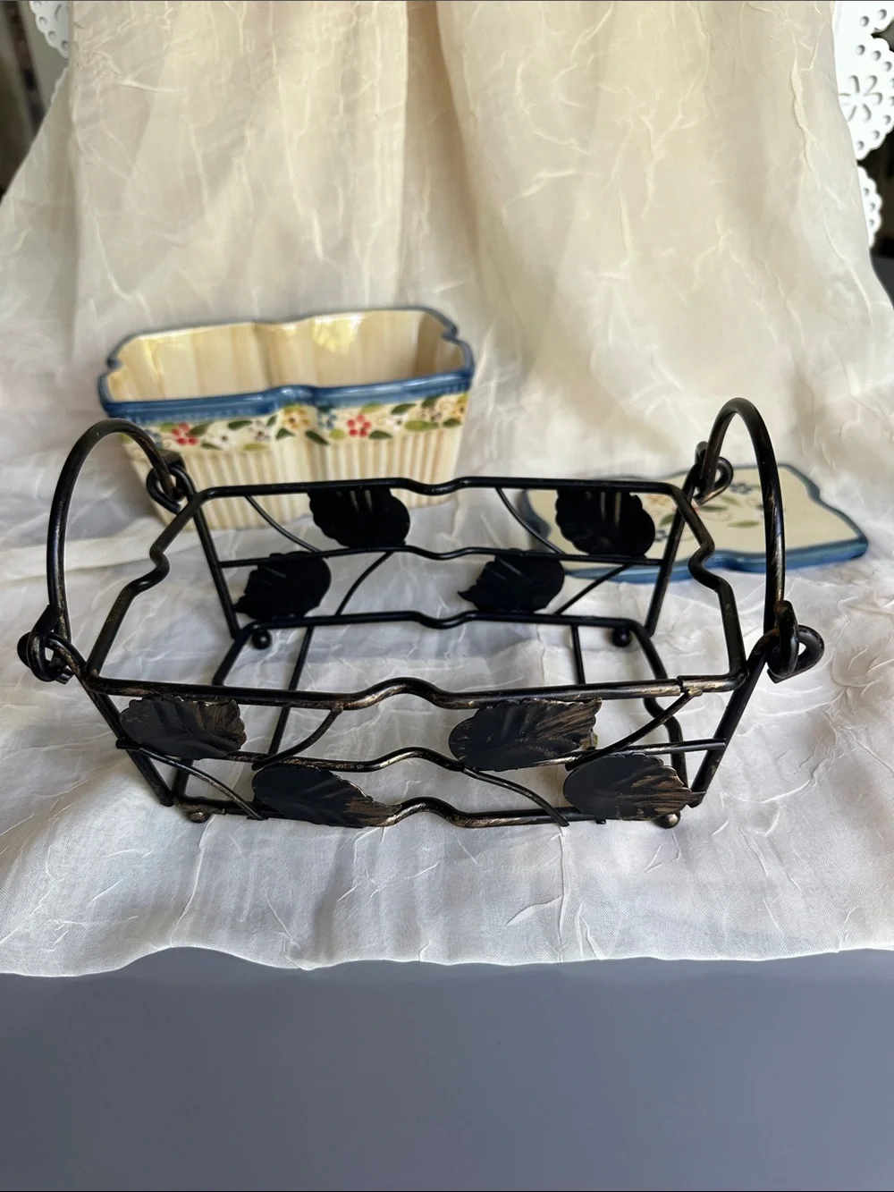 Vintage Temp-tations Presentable Ovenware with Trivet and Metal Stand
